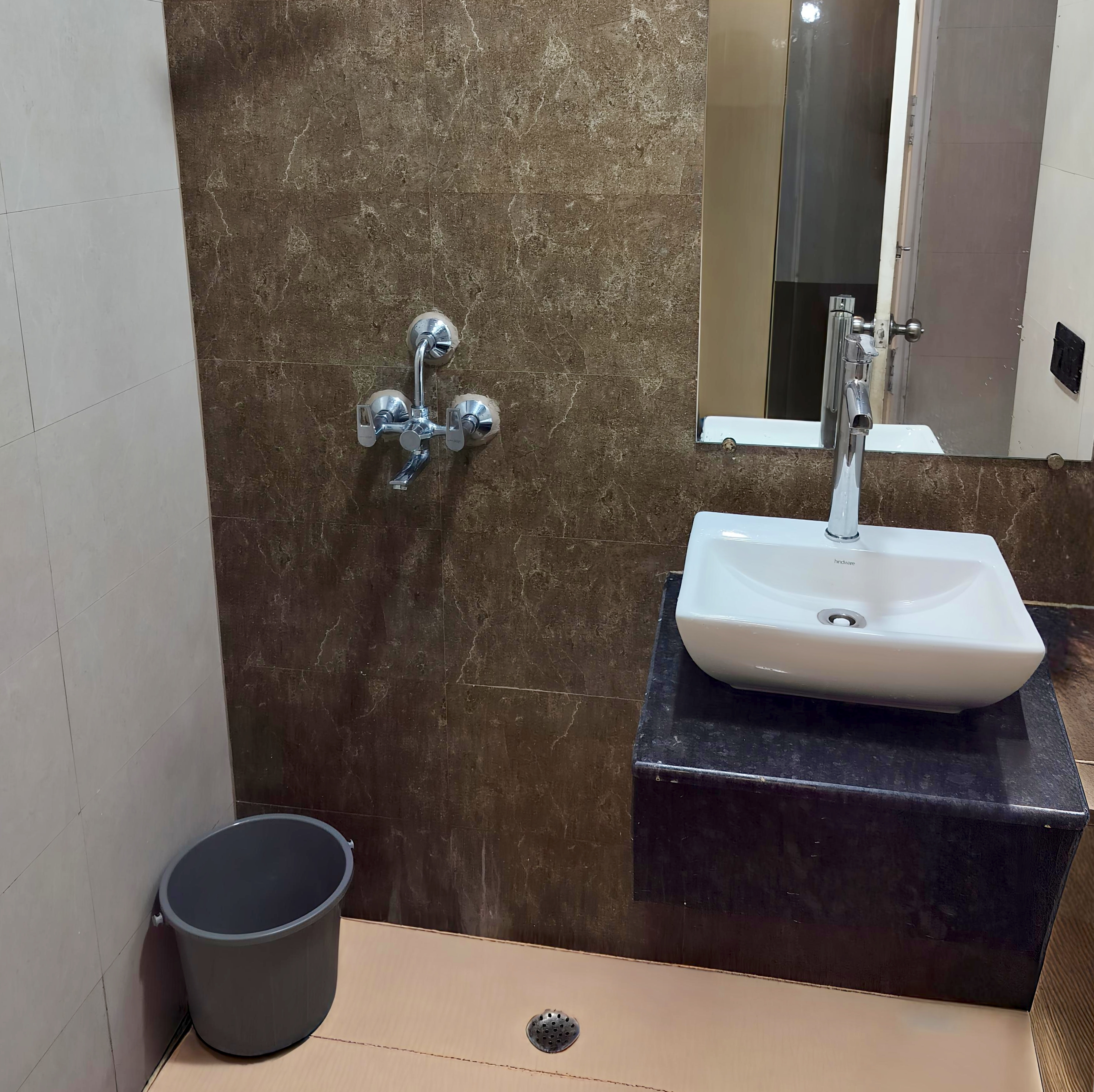 Studio amenities including kettle and supplies